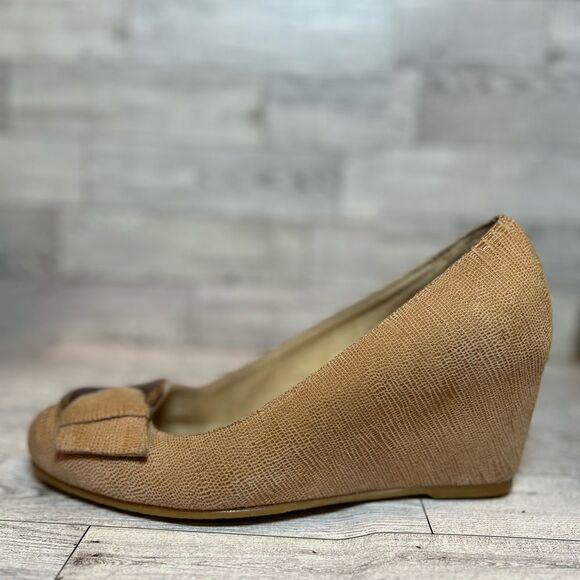 Stuart Weitzman tan embossed wedges with tortoise shell accent buckle size 7.5 - Picture 16 of 16